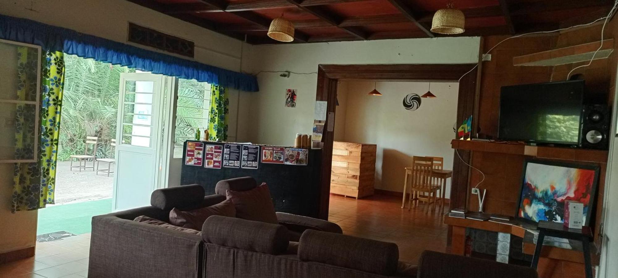 Colibri Taverne & Guest House ギセニ エクステリア 写真